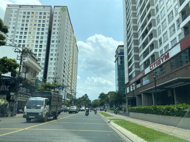 Đây là 4 con đường ken đặc chung cư ở Sài Gòn, khách nghĩ kỹ trước khi xuống tiền - Hình 3 Day la 4 con duong ken dac chung cu o Sai Gon, khach nghi ky truoc khi xuong tien-Hinh-3