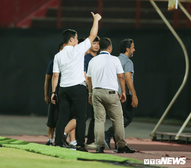 HLV Park Hang seo quyết đuổi thẳng cổ phóng viên Indonesia khỏi sân tập - Hình 5 HLV Park Hang seo quyet duoi thang co phong vien Indonesia khoi san tap-Hinh-5