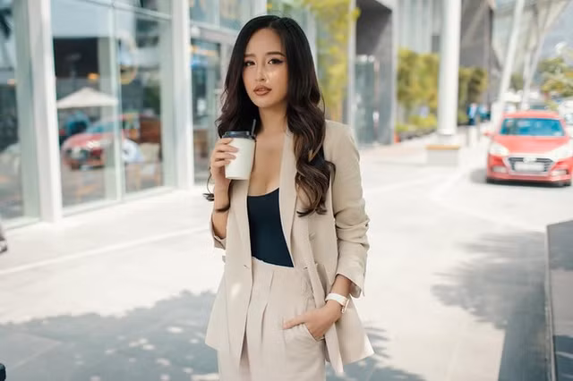 Minh Tu nong bong voi noi y ren xuyen thau khien moi dan ong tan chay-Hinh-10