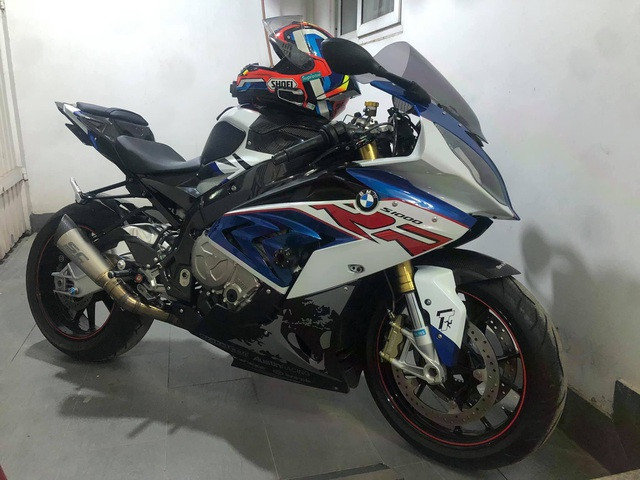 Nhóm nam nữ táo tợn cắt khóa tiệm vàng, trộm mô tô BMW - Hình 4 Nhom nam nu tao ton cat khoa tiem vang, trom mo to BMW-Hinh-4