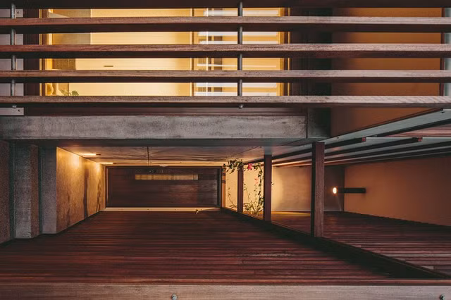 Nha go do luon ruc ro, cang vao trong cang dep bat ngo-Hinh-5