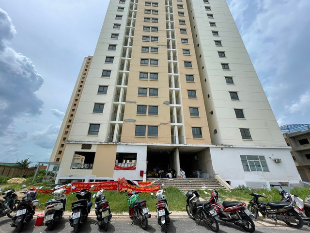 Dự án Vĩnh Lộc Dgold chậm giao nhà: Yêu cầu chủ đầu tư tăng cường nhân công xây dựng - Hình 2 Du an Vinh Loc Dgold cham giao nha: Yeu cau chu dau tu tang cuong nhan cong xay dung-Hinh-2