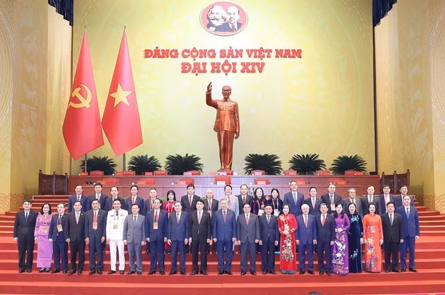 Lãnh đạo Đảng, Nhà nước chụp ảnh lưu niệm với Đoàn đại biểu Đảng bộ Quốc hội dự Đại hội XIV của Đảng