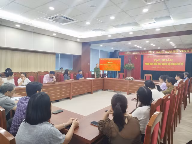 Quang cảnh buổi tập huấn