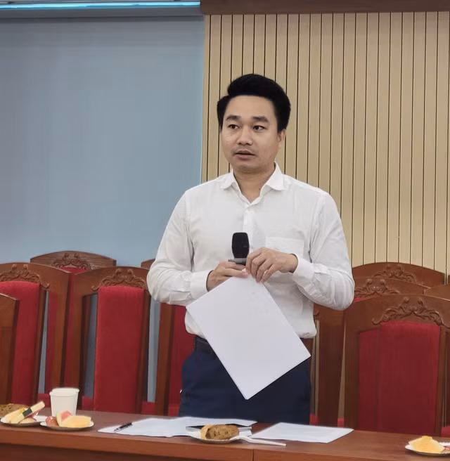 Ông Nguyễn Đình Phúc, Phó Viện trưởng Viện Nghiên cứu Pháp luật và Xã hội đóng góp ý kiến tại hội thảo