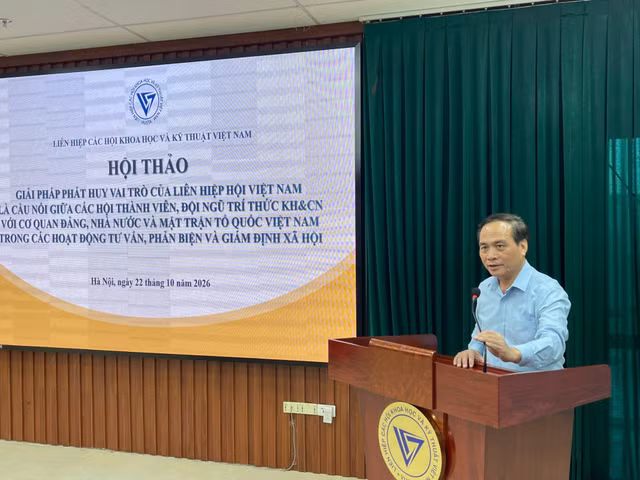 PGS.TS. Phạm Ngọc Linh - Phó Chủ tịch Liên hiệp Hội Việt Nam phát biểu tại hội thảo