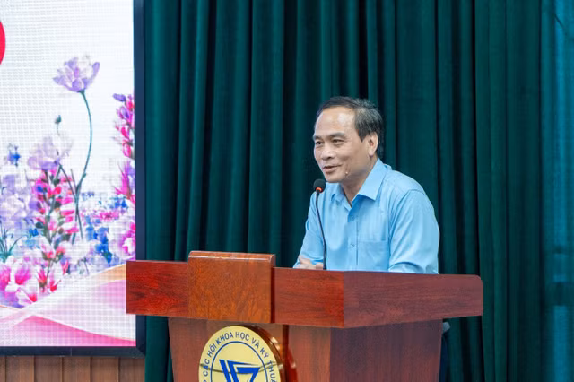 PGS.TS Phạm Ngọc Linh - Phó Bí thư Thường trực Đảng ủy, Phó Chủ tịch VUSTA phát biểu chúc mừng tại chương trình