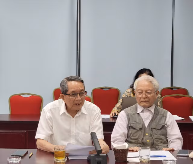 GS.VS. Trần Đình Long, Chủ tịch Hội Giống cây trồng Việt Nam phát biểu tại hội thảo