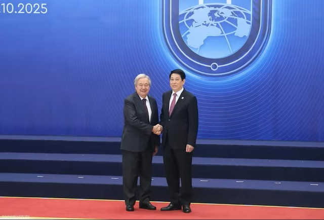 Chủ tịch nước Lương Cường chụp ảnh chung cùng Tổng Thư ký Liên Hợp Quốc António Guterres. le-don.jpg