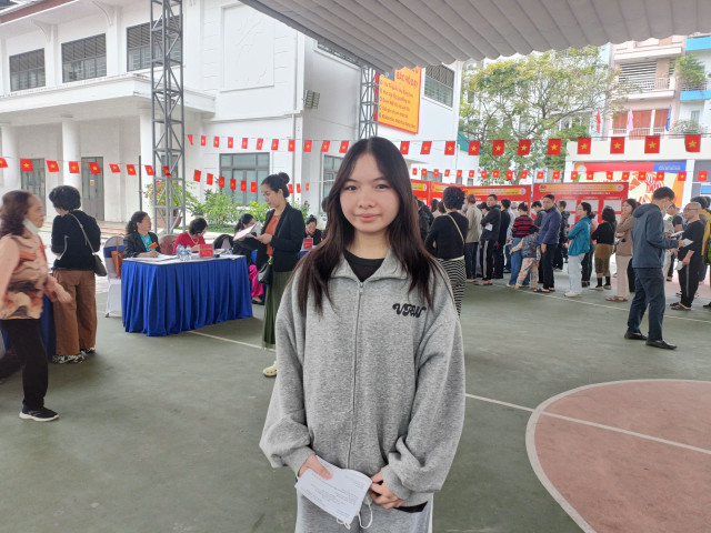 Nguyễn Thảo My, cử tri trẻ tuổi lần đầu tiên đi bầu cử. Ảnh: Nguyễn Thanh thanh.jpg