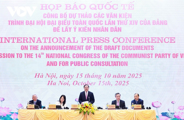 Họp báo quốc tế công bố Dự thảo các văn kiện trình Đại hội đại biểu toàn quốc lần thứ XIV của Đảng để lấy ý kiến cán bộ, đảng viên và nhân dân, chiều 15/10. hop-bao.jpg