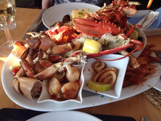 Trước hết, đàn ông nếu muốn giữ cho thận của mình khỏe mạnh, tốt nhất nên ăn ít hải sản, thịt ngỗng, thịt lợn già. Ngoài ra, gan và huyết động vật nên ăn càng ít càng tốt.