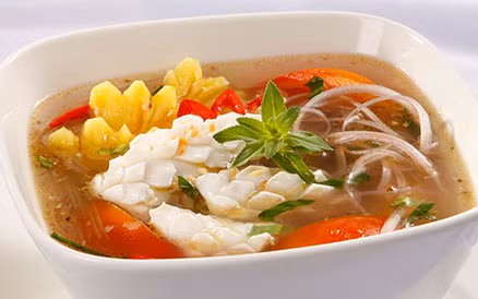 Một món thuần Việt phải kể đến trong tiệc cưới của Văn Đức là canh chua thập cẩm. Đây là món ăn giải ngấy cho các bữa tiệc nhiều món dầu mỡ.