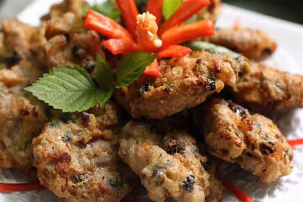 Tiệc cưới của Văn Đức gây ấn tượng bởi những món ăn đậm đà bản sắc Việt, trong đó phải kể đến món chả ốc.