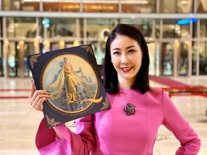 Hiện tại, ở tuổi 44, đã là mẹ 3 con nhưng cô vẫn giữ được vẻ ngoài tươi trẻ và nhan sắc ngày càng rở rộ. Bí quyết giữ dáng của Hà Kiều Anh khá đơn giản, theo cô không cần cầu kỳ mà chỉ cần nghiêm túc thực hiện.