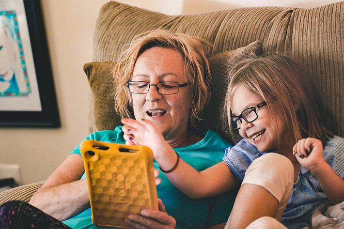 Thúc đẩy hoạt động não và trí nhớ: Các vitamin E, kẽm, magiê và niacin trong đậu phộng hỗ trợ hoạt động của não. Vitamin E cũng có khả năng tăng cường trí nhớ, đặc biệt đối với người lớn tuổi.