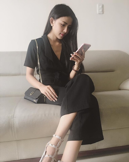 Không chỉ gợi cảm, cách ăn mặc của Khánh Vy còn toát lên thần thái sang chảnh, sành điệu. 