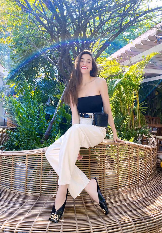 Dù đã chạm ngưỡng U40 nhưng Hà Hồ vẫn giữ được thân hình gợi cảm, làn da nõn nà. Điều này khiến nhiều người tò mò về bí quyết dưỡng da, giữ dáng của người đẹp 8X.