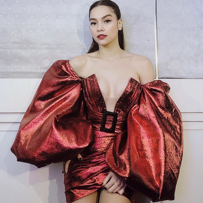 Có không ít người nghĩ rằng nữ ca sĩ sinh năm 1985 đã tốn không ít chi phí cho việc làm đẹp, nhưng khi nói chuyện với cô và hỏi về bí quyết làm đẹp, cô bật mí bản thân vẫn áp dụng những cách làm đẹp rất bình dân.