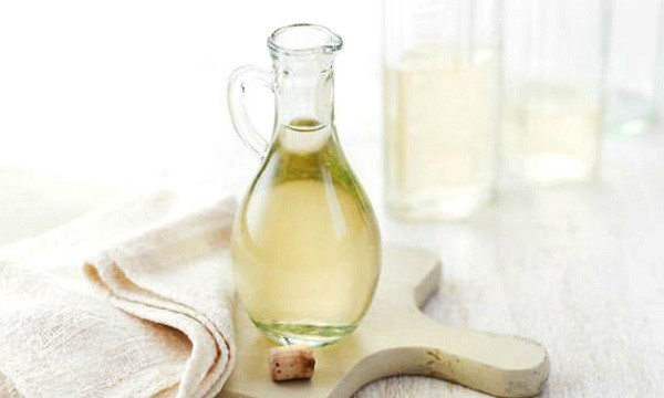 Giấm ăn cũng là thực phẩm chứa một lượng nhỏ cồn. Do vậy, sau khi ăn các món có giấm, bạn cũng có thể bị dính phạt oan vì hơi thở có cồn.