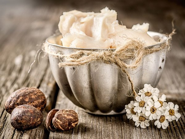 Bơ thuần chay: Bơ sữa giờ đây đã không còn là sản phẩm yêu thích. Thay vào đó, người ta sử dụng bơ thuần chay. Không giống như bơ thực vật là sự kết hợp của dầu thực vật và váng sữa, bơ thuần chay không chứa chất béo chuyển hóa. Hầu hết, các loại bơ được làm bằng dầu dừa hữu cơ và kem đều được lên men sống. Điều này không chỉ tốt cho sức khỏe của bạn mà còn cực thân thiện với môi trường.