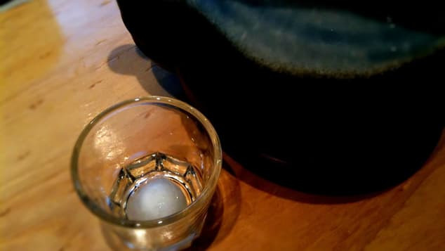 "Nước mắt cá ngừ", hay "chamchi nunmulju" trong tiếng Hàn, thường được phục vụ tại các nhà hàng hoặc tiệm hải sản kiểu Nhật, được gọi là "nhà cá ngừ". Sự kết hợp kỳ lạ này đem tới một loại đồ uống kỳ lạ có kết cấu giống như thạch.