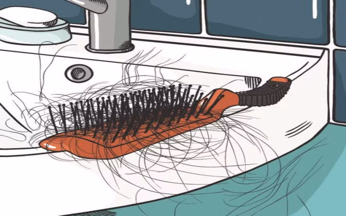 Rụng tóc: Róc yếu, dễ gãy rụng có thể là biểu hiện khi cơ thể đang hấp thụ phải các chất độc hại như asen, chì và tali.