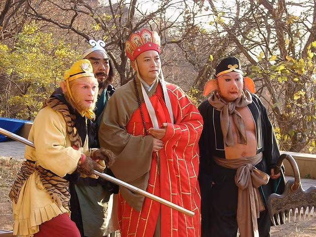 Người này lập đàn cầu mưa giúp người dân nước Ô Kê thoát khỏi trận hạn hán kéo dài. Sau đó, quốc vương giữ đạo sĩ lại và cùng nhau kết bái làm huynh đệ.