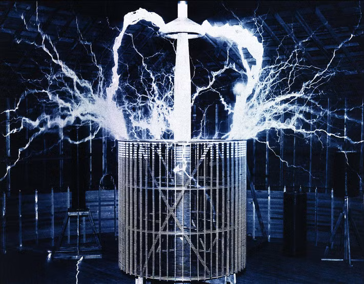 Nhà khoa học Tesla muốn chứng minh lý thuyết trên nên đặt phòng thí nghiệm ở Colorado Spring.
