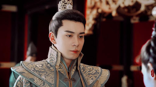 Là con trưởng do hoàng hậu sinh, mọi người cứ ngỡ Lưu Cứ sẽ thuận lợi kế thừa ngai vàng lên ngôi hoàng đế sau khi cha truyền ngôi. Thế nhưng, mọi chuyện không diễn ra như vậy. Do là người lương thiện, căm ghét kẻ ác nên vị thái tử này trở thành mục tiêu công kích của các gian thần, trong đó có Giang Sung.