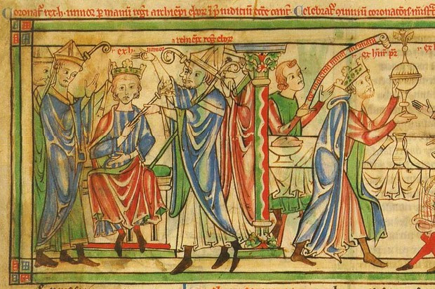 Để duy trì quyền lực của gia tộc suốt nhiều thế kỷ, các thành viên thường kết hôn với anh chị em họ.