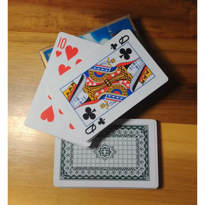 52 lá bài trong một bộ bài Tây đại diện cho 52 tuần trong một năm. Như vậy, một bộ bài Tây tượng trưng cho 1 năm dương lịch.