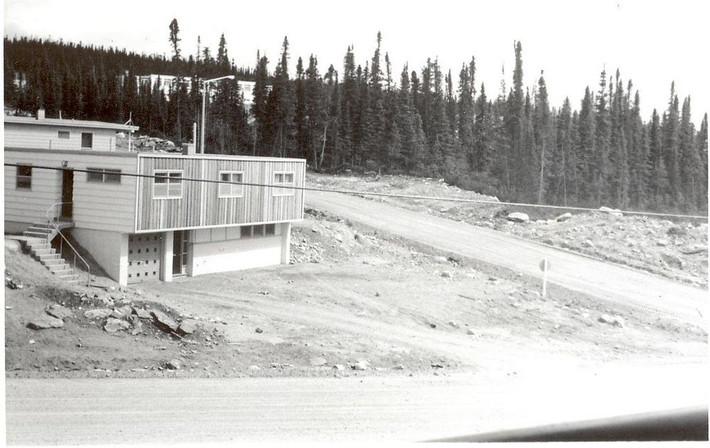 Dấu vết duy nhất về sự tồn tại của thị trấn Gagnon hưng thịnh một thời là những con đường chính và đường băng sân bay.