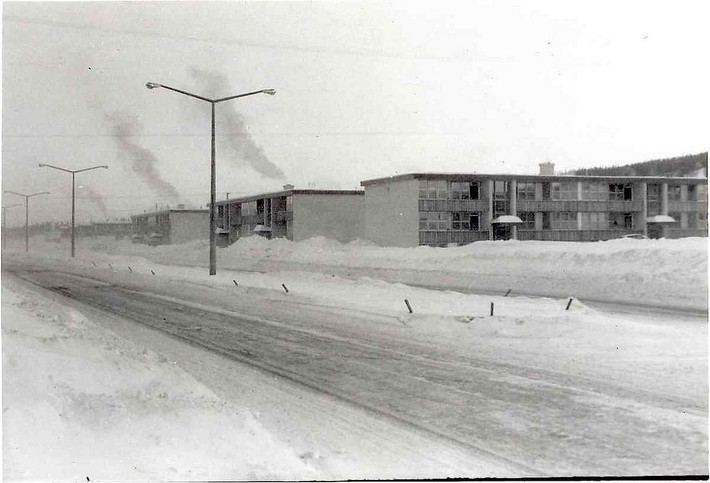 Vào năm 1977, các mỏ trong khu vực Gagnon cạn kiệt. Vì vậy, người dân nơi đây chuyển hoạt động khai thác đến đến mỏ ở hồ Lửa (Fire Lake), nằm cách Gagnon khoảng 90 km về phía đông bắc.