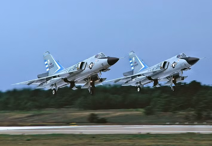 Cụ thể, sáng ngày 2/2, 3 tiêm kích đánh chặn F-106 Delta Dart của Mỹ cất cánh từ căn cứ không quân Malmstrom gần Great Falls, Montana, Mỹ để thực hiện một nhiệm vụ huấn luyện.