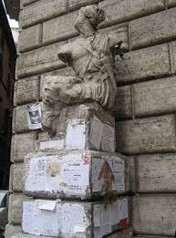 Trong sô 6 bức tượng "biết nói" ở Rome, nổi tiếng nhất là bức Pasquino. Nó được tạc theo phong cách Hy Lạp và có niên đại vào thế kỷ 3 trước Công nguyên.