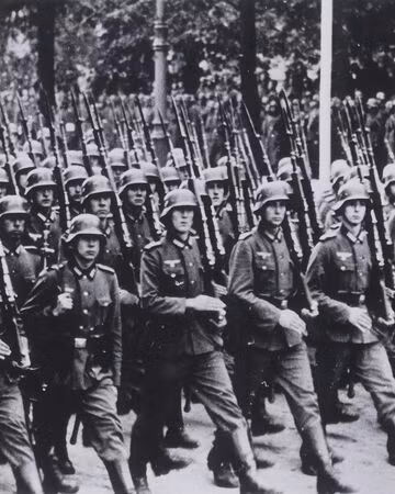 Những lính Đức quốc xã được cho là cảm thấy xấu hổ đến chết nếu như bị quân Đồng minh bắt giữ và tìm thấy "búp bê tình yêu" trong đống đồ đạc. Vì vậy, hầu như không có binh lính nào muốn mang theo món đồ này.