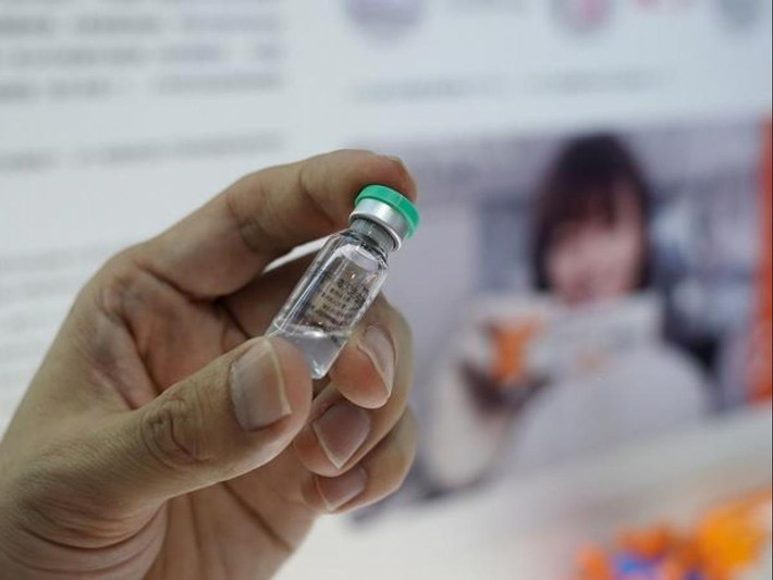 Những nghiên cứu của Moderna chưa phát hiện tác dụng phụ nghiêm trọng ở trẻ vị thành niên, không trường hợp mắc COVID-19 có triệu chứng sau tiêm vắc xin đủ 2 liều. Thêm nữa, một liều vắc xin Moderna có hiệu quả 93% trong việc chống lại COVID-19 có triệu chứng.