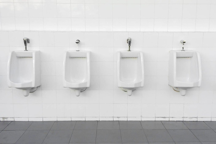 Thường xuyên đi tiểu là một dấu hiệu tiểu đường mà ít người nghĩ đến. Tuy nhiên, thường xuyên đi tiểu cũng có thể là vấn đề ở tuyến tiền liệt. Do đó bạn nên thực hiện các bài kiểm tra y tế để biết chính xác bệnh tình của mình.