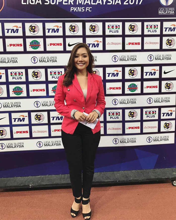  Bạn gái cầu thủ Safawi Rasid chọn cách trang điểm nhẹ nhàng, tự nhiên. 