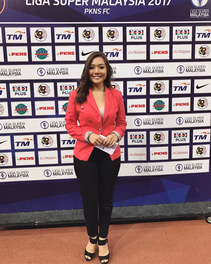  Bạn gái cầu thủ Safawi Rasid chọn cách trang điểm nhẹ nhàng, tự nhiên. 