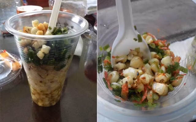 Những hạt bắp cháy xém thơm nức mũi sẽ hấp dẫn hơn khi quét lên một lớp mỡ hành trắng trắng xanh xanh rất đẹp mắt, lẫn vào đó là những con tép mặn mặn ngọt ngọt kích thích vị giác. Thay vì nguyên trái, để tiện cho khách hàng, những quán bắp nướng đã tách sẵn hạt vào ly nhựa cho bạn. Ảnh: Foody.