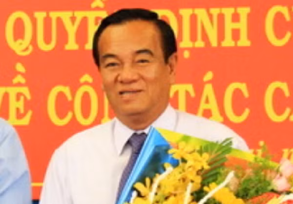 Lần thứ 2 vào thời điểm gần Lễ Quốc khánh 2/9/2011, ông Thành ra Hà Nội công tác. Bà Nhàn chủ động điện và đến gặp tại sảnh tầng 1 Nhà khách Chính phủ. Nhàn mang theo 1 túi xách và nói “Em có gói quà gửi anh”. Sau đó, ông Thành về phòng nghỉ mở quà thấy 3 cọc tiền tổng giá trị 1,5 tỷ đồng. Lần thứ 3 là vào khoảng năm 2012, bà Nhàn đi công tác phía Nam có ghé thăm ông Thành tại phòng tiếp khách của Bí thư tại trụ sở Tỉnh ủy và gửi túi quà trị giá 2 tỷ đồng.