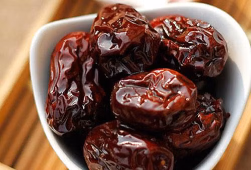 “Ngọc nữ doanh nhũ tô”. Bài thuốc này hơi cầu kỳ và nhiều nguyên liệu. Gồm có ngô, đậu nành, hạt kiều mạch, lạc, sen trắng, hạt óc chó, mộc thông, vừng trắng và hoàng kỳ đem sấy khô rồi nghiền thành dạng bột, thêm mật ong và nhào thành viên uống vào mỗi sáng, tối.