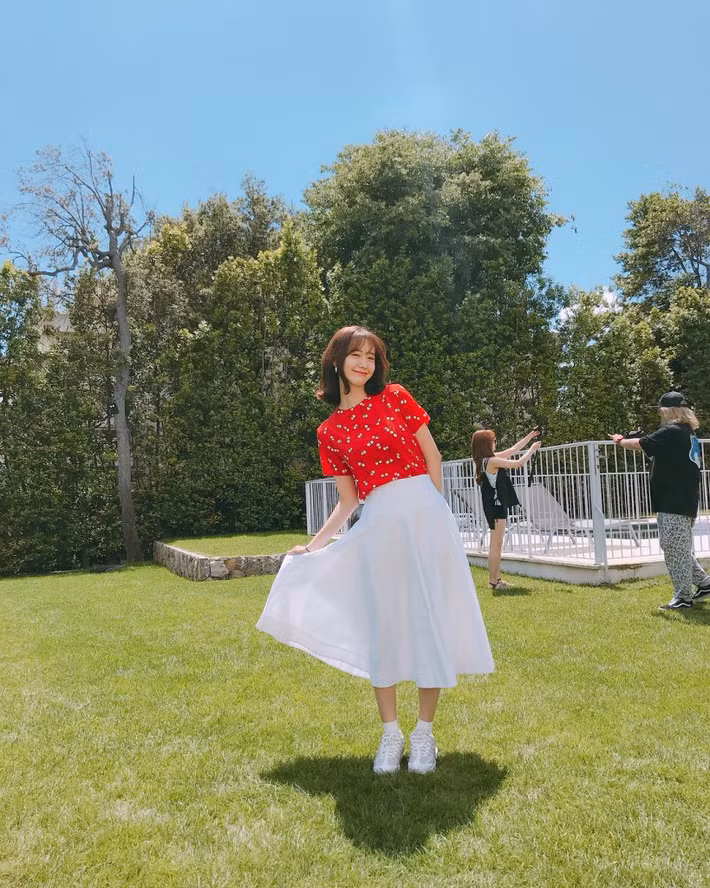 Cho đến hiện tại, dù đã ra nhập làng giải trí được 12 năm song mỹ nhân sinh năm 1990 vẫn luôn là một trong cái tên nổi bật trong các bảng xếp hạng sắc đẹp.