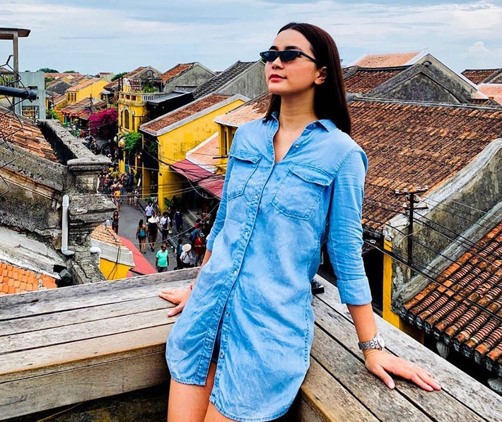 Phong cách thời trang đa dạng của Diệu Thúy khiến nhiều người thích thú.