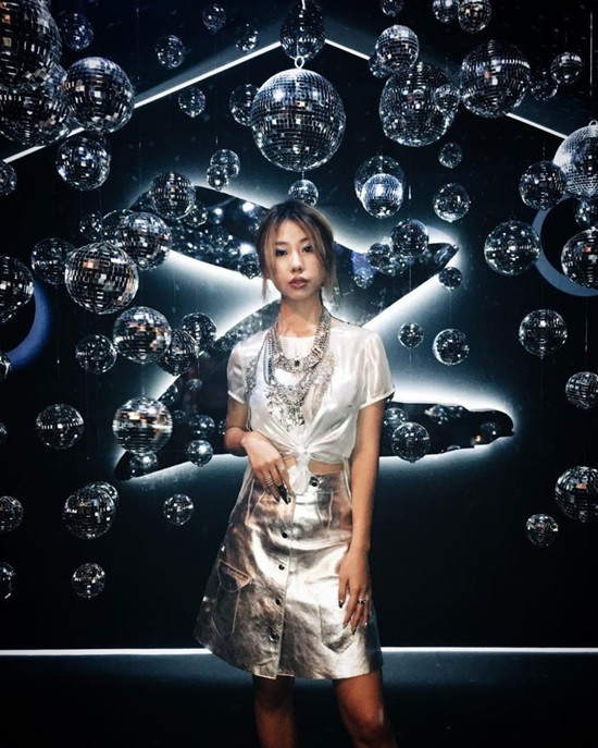 Ái nữ này có cả tủ đồ hàng hiệu khiến nhiều tín đồ thời trang giàu có ở Singapore ghen tị.