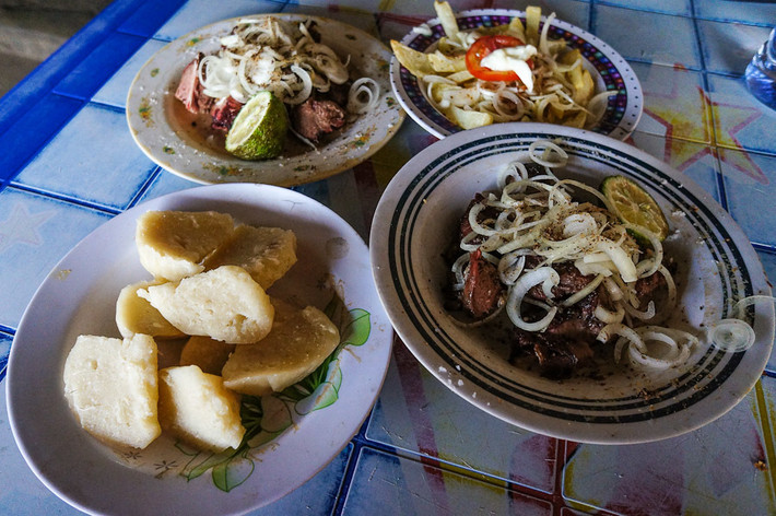 Món ăn kỳ lạ này có cách bày biện không được ngon mắt lắm.