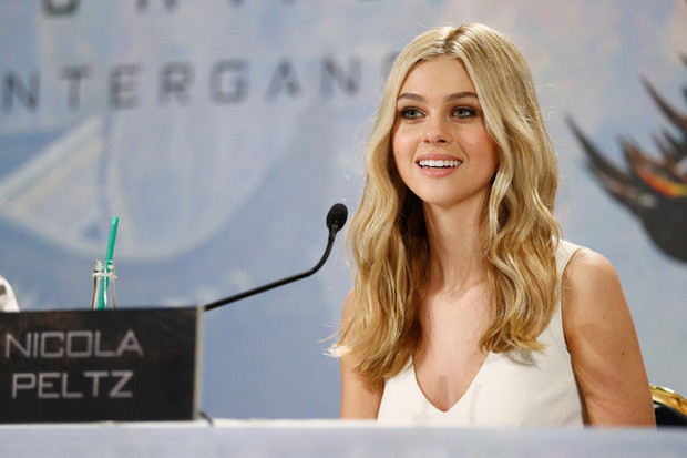 Dù theo đuổi trường phái thời trang khoe body nóng bỏng nhưng cô vẫn đảm bảo được yếu tố thanh lịch, tiết chế. Ảnh: Internet.