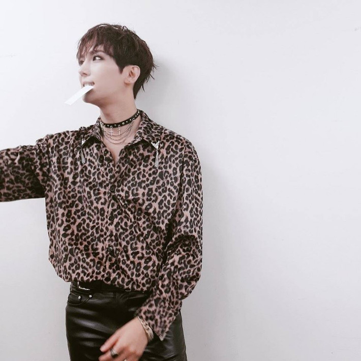 Phong cách thời trang trẻ trung cá tính của Park Jung Min được nhiều người hâm mộ ngưỡng mộ.